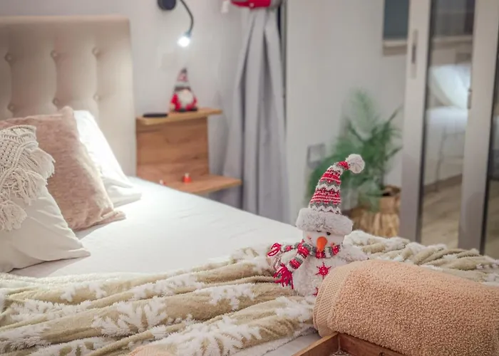 Bohemian Rhapsody Apartment *