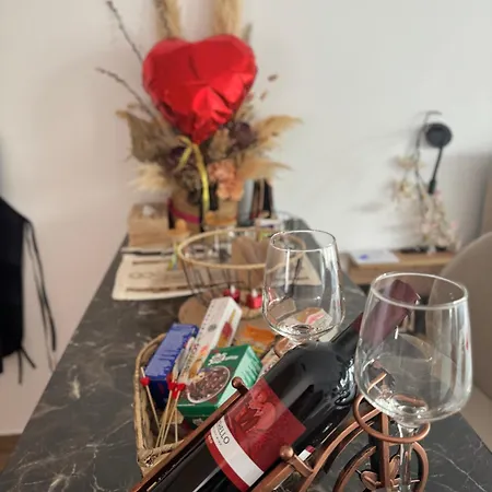 Bohemian Rhapsody Apartment *