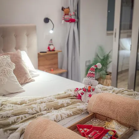 Bohemian Rhapsody Apartment *