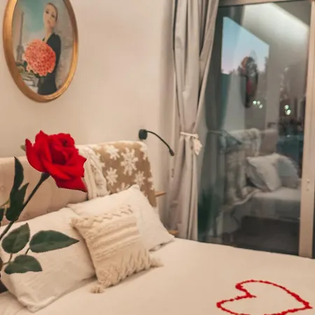Bohemian Rhapsody Apartment *